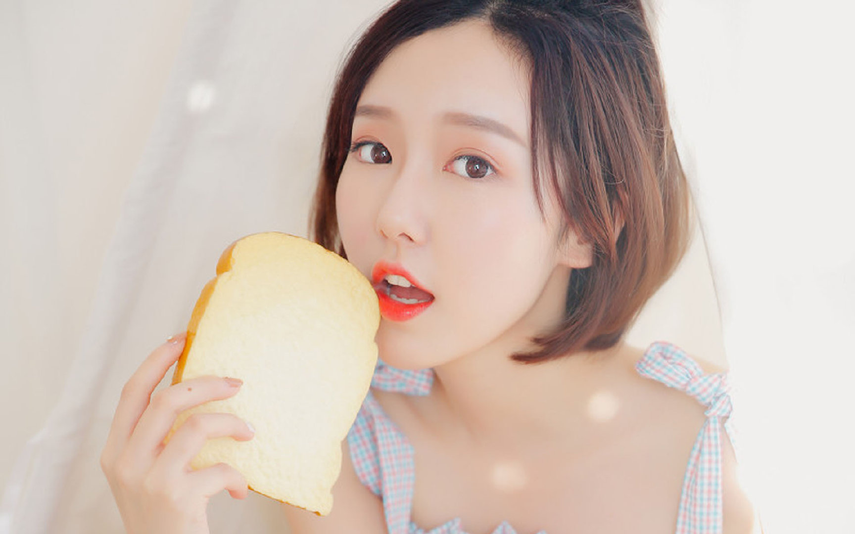 张伟丽签下合作助力推广女子格斗，2020年3月张伟丽格斗赛直播视频